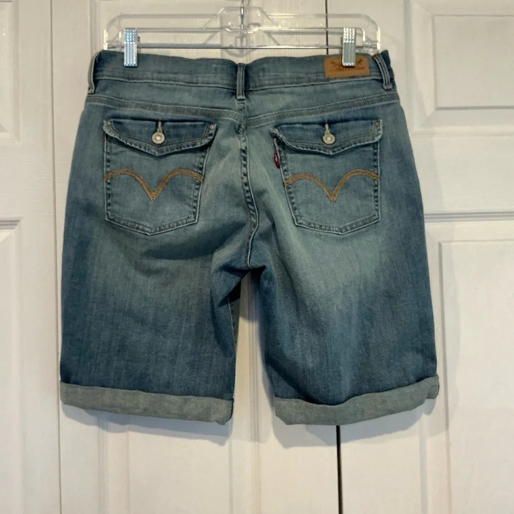 🐸 Levi’s Blue Denim Bermuda Jeans Shorts - Size 8 - Picture 2 of 4